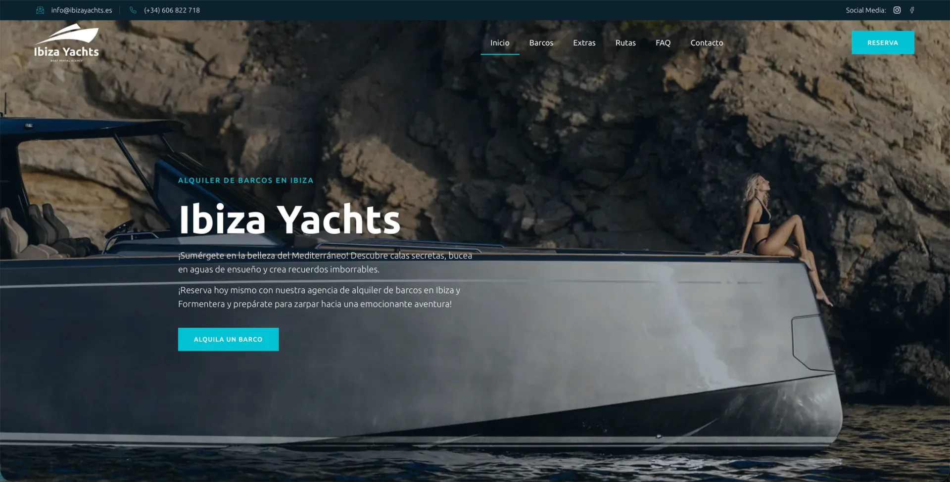 Página de inicio de Ibiza Yachts con una embarcación junto a la costa